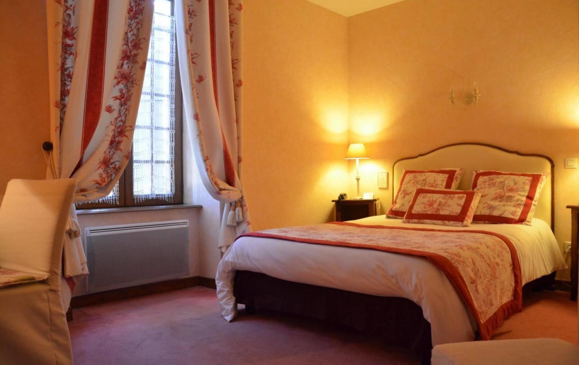 Logis Hotel-Restaurant Le Relais Hauterives Dış mekan fotoğraf